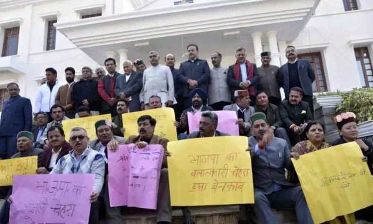 हिमाचल में कांग्रेस का प्रदर्शन, बीजेपी विधायक से इस्तीफे की मांग