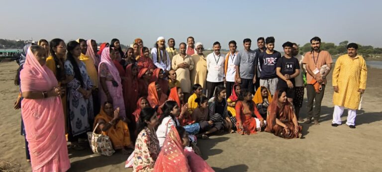 ग्राम ननकटठी से करीबन 60 भक्तों की टोली वृंदावन धाम पहुंची