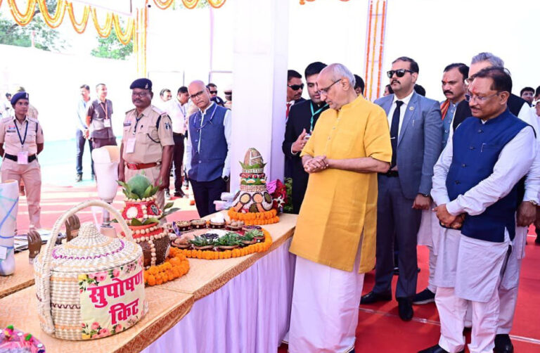 राजनांदगांव में “लखपति दीदी सम्मेलन” में उप राष्ट्रपति एवं मुख्यमंत्री की सहभागिता, महिलाओं से की मुलाकात