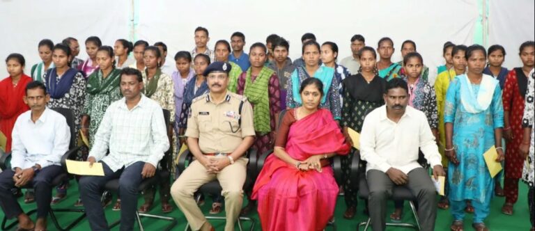 तेलंगाना में 37 माओवादियों ने हथियार छोड़कर किया आत्मसमर्पण, तीन वरिष्ठ नेता भी शामिल