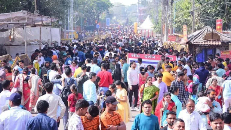 अयोध्या/काशी/उज्जैन में बड़ी श्रद्धालु संख्या, त्योहारी सीज़न में सुरक्षा के कड़े इंतज़ाम