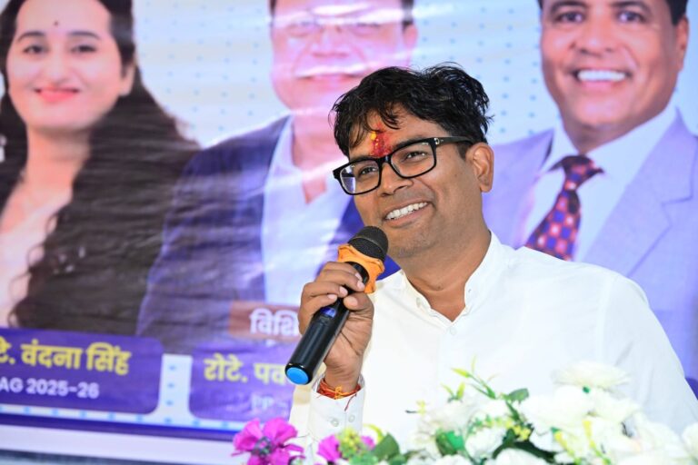 रायगढ़ में दिव्यांगजनों को कृत्रिम हाथ वितरण: वित्त मंत्री ओपी चौधरी ने की सराहना