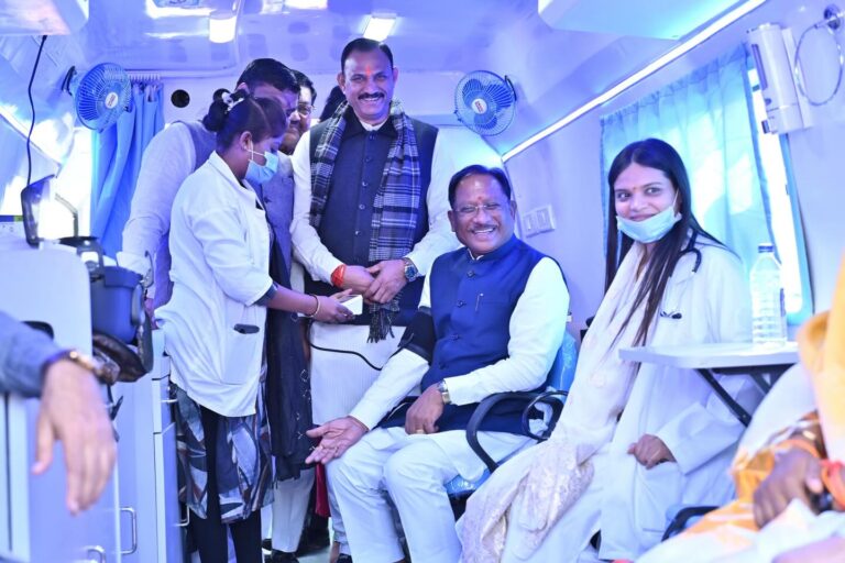 नवा रायपुर में CM विष्णुदेव साय ने पीएम जनमन योजना के तहत 57 मोबाइल मेडिकल यूनिट्स को हरी झंडी दिखाई, PVTG वर्ग के 2.30 लाख लोगों को लाभ