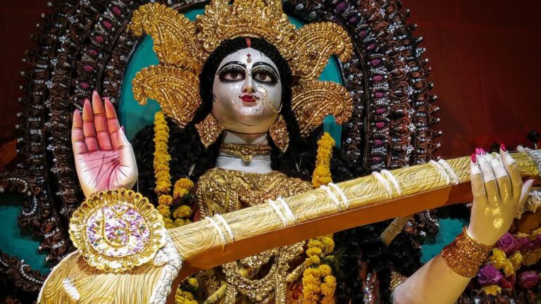 देशभर में धूमधाम से मनाई गई बसंत पंचमी और सरस्वती पूजा