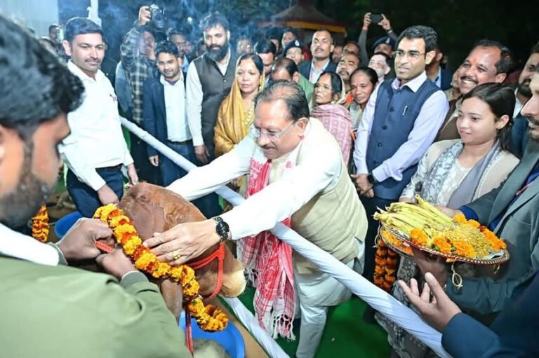 मुख्यमंत्री साय ने जशपुर में महिलाओं को सौंपी ‘समृद्धि की राह’, साहिवाल गायों का किया वितरण