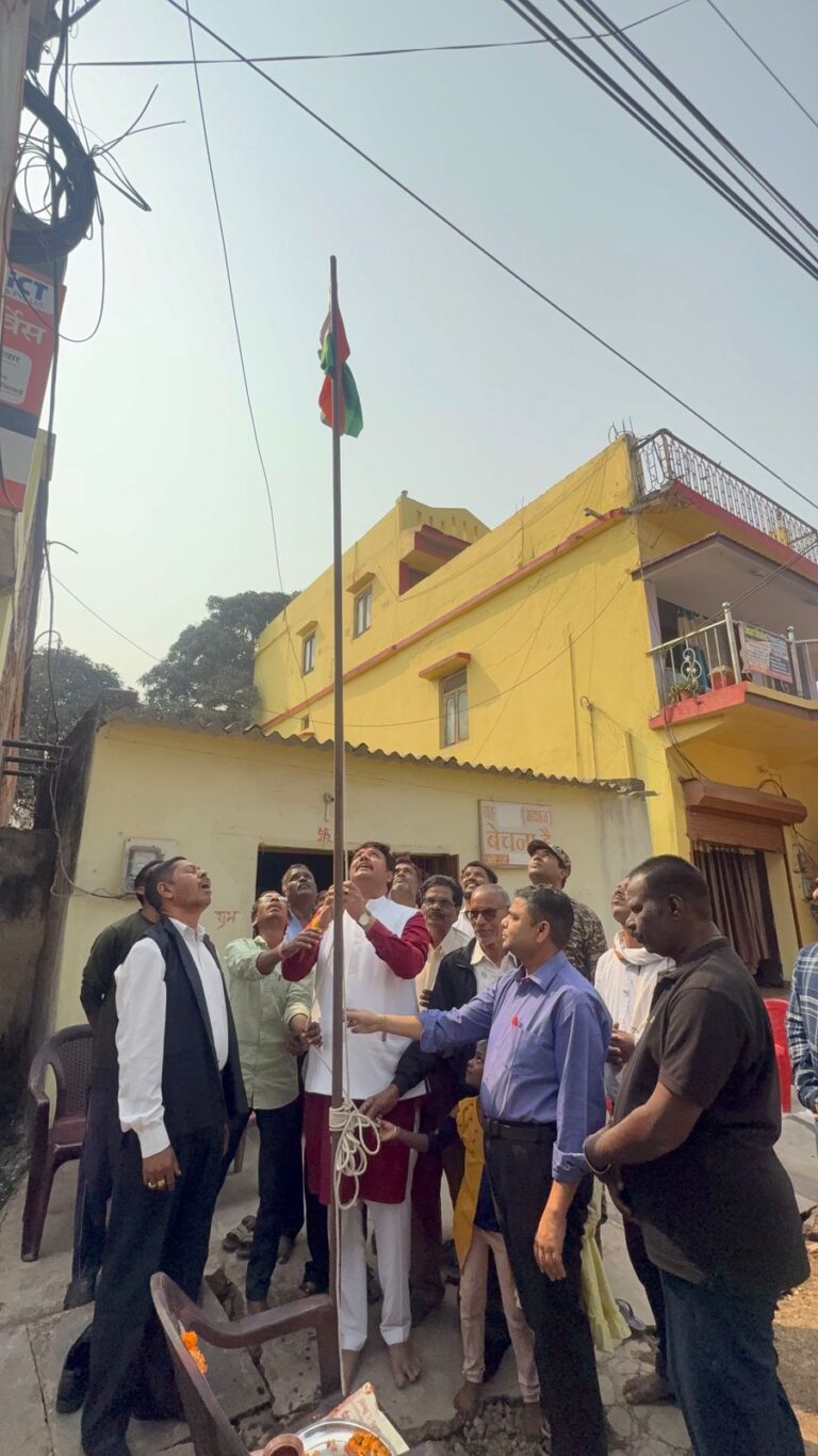 गणतंत्र दिवस 2026: BJMTUC राष्ट्रीय युवा मोर्चा अध्यक्ष डॉ. जयप्रकाश यादव ने भिलाई में विभिन्न स्थानों पर झंडारोहण में भाग लिया, बच्चों में देशभक्ति जागृत की