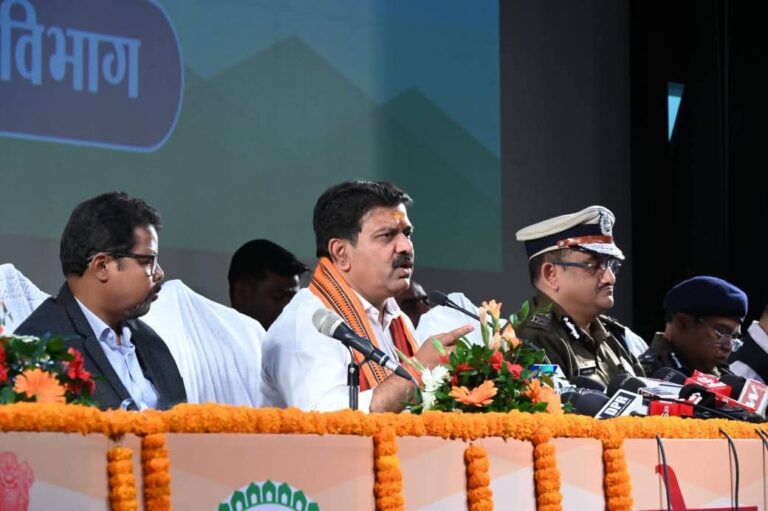 नवा रायपुर में प्रेस वार्ता: दो वर्षों की उपलब्धियों पर बोले डिप्टी सीएम विजय शर्मा, कानून-व्यवस्था को बताया सर्वोच्च प्राथमिकता