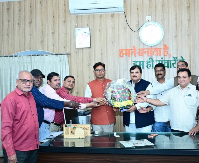 बजट में कैशलेस चिकित्सा योजना का ऐलान: कर्मचारी संयुक्त मोर्चा ने वित्त मंत्री ओपी चौधरी को दी बधाई, मुलाकात में शुभकामनाएं!