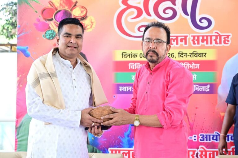 भिलाई: मालवीय स्वर्णकार समाज के होली मिलन समारोह में शामिल हुए विधायक रिकेश सेन, आपसी सौहार्द और भाईचारे पर दिया जोर