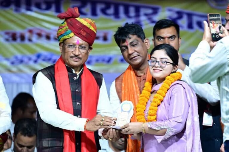 मुख्यमंत्री विष्णुदेव साय ने चन्द्रनाहू कुर्मी क्षत्रिय समाज के वार्षिक अधिवेशन को किया संबोधित, युवाओं को दी उद्यमिता की सीख