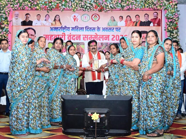 कवर्धा: अंतरराष्ट्रीय महिला दिवस पर ‘महतारी वंदन सम्मेलन’ में शामिल हुए डिप्टी सीएम विजय शर्मा, महिलाओं के स्वावलंबन की सराही पहल
