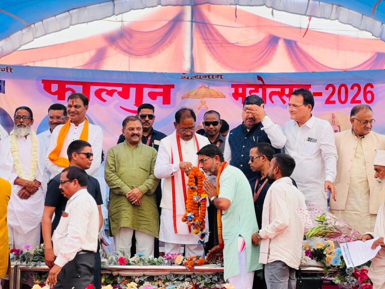 202 साल पुरानी संत परंपरा का भव्य संगम: नादिया कबीर मठ के फाल्गुन महोत्सव में पहुँचे मुख्यमंत्री