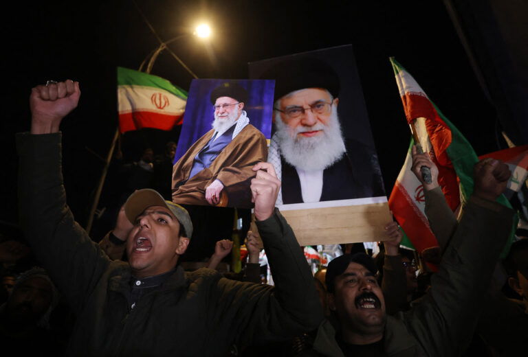 ईरान-इजराइल युद्ध के बीच शिया मुस्लिमों में खामेनेई की मौत पर शोक और विरोध