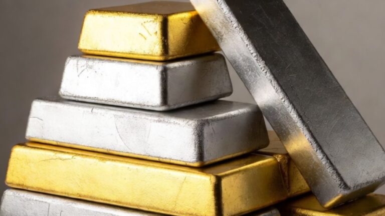 सोना हुआ ‘रॉकेट’, चांदी धड़ाम