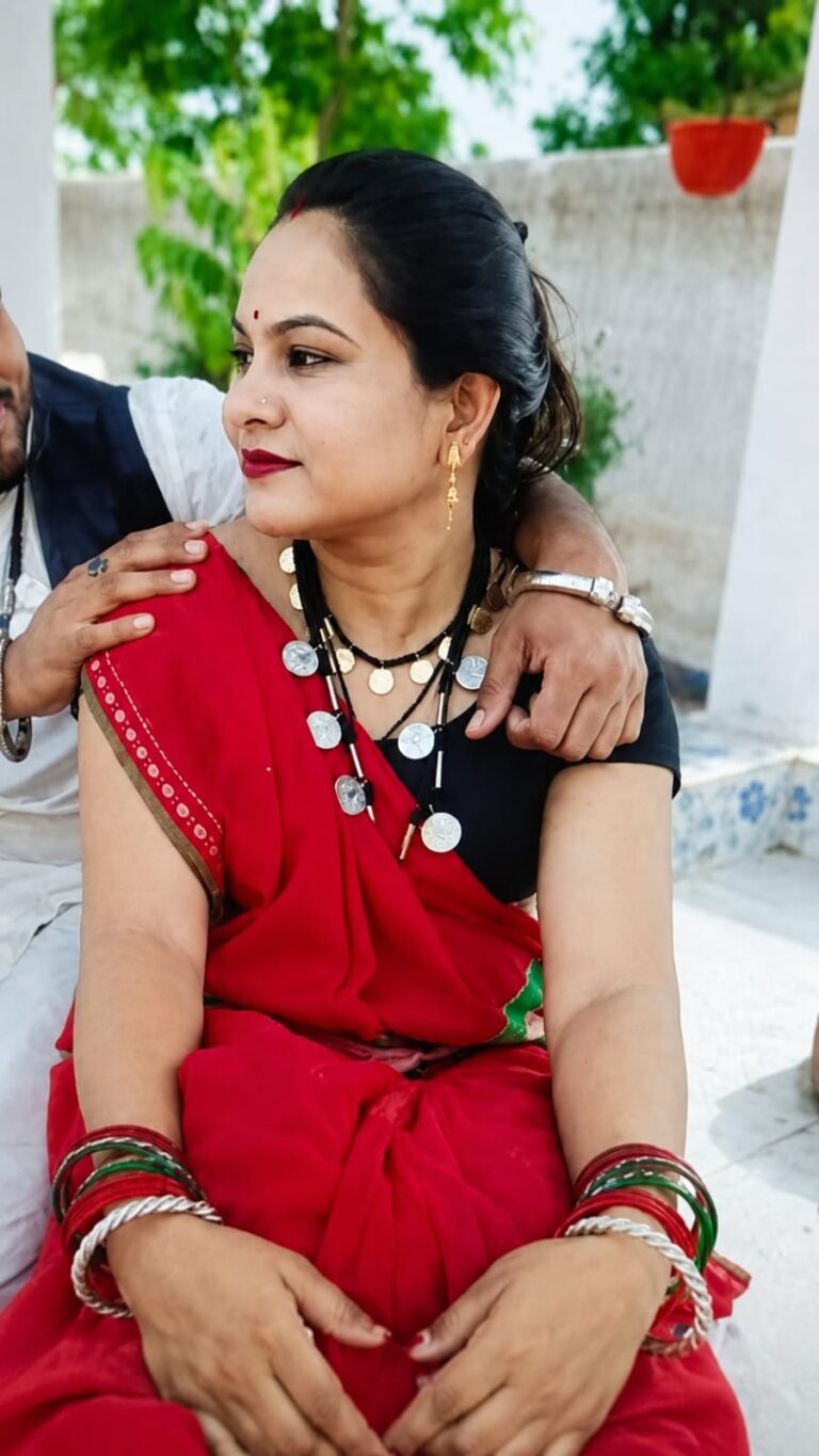 भिलाई के घासीदास नगर स्थित ‘हमर क्लीनिक’ में पदस्थ 32 वर्षीय नर्स नेहा बंजारे की संदिग्ध परिस्थितियों में फांसी के फंदे से लटकती लाश मिलने से क्षेत्र में सनसनी फैल गई है।